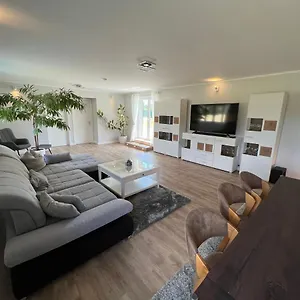 Platz Für Ganze Familie - Mit Großem Grundstück Ferienhaus